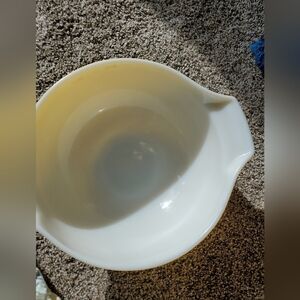 Pyrex #443  2 1/2 quartz yellow  bowl